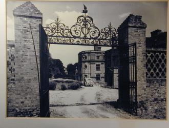 Dscn1235Gates Uff Pl crest